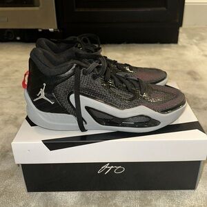 JORDAN TATUM 1 black/metallic silver 7.5